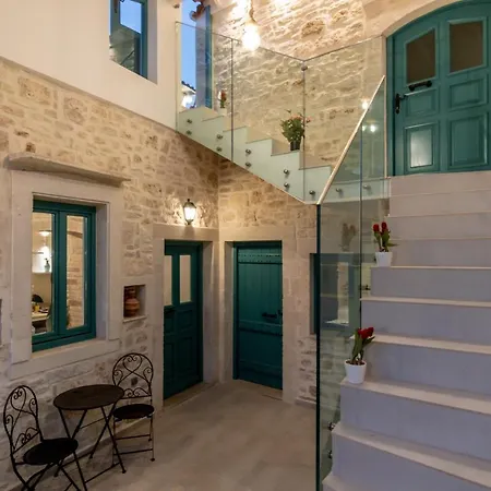 Cozy Secret With Jetted Tub Holiday home *