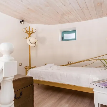 Cozy Secret With Jetted Tub * Prines (Rethymno)